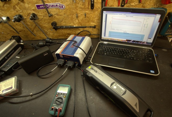 Pro diagnostiku baterií elektrokol používáme Battery analyser BA 600