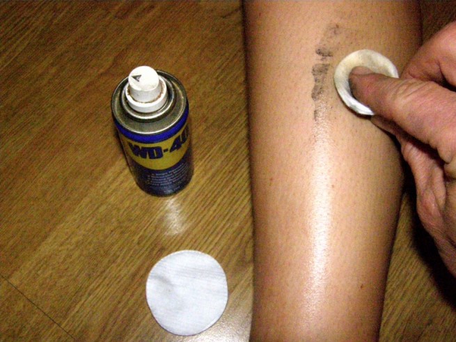 čištění kůže pomocí WD-40